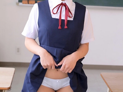〈咲田ラン〉教室で小悪魔ロリギャルの痴女責めに大興奮！教師が乳首やチン●を舐められ騎乗位に骨抜きになっちゃう